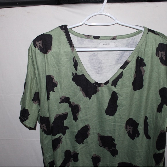 Haute Edition V-Neck Women's Leopard Print Summer Casual Top Tee Green - Picture 2 of 8